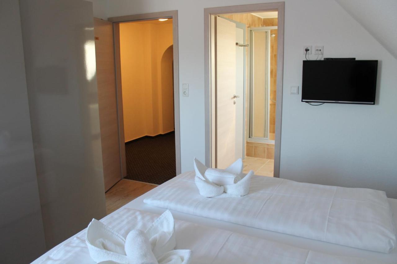 מלון Hausen  Gastehaus Hubertushof - 24H Check-In מראה חיצוני תמונה